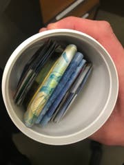 Das mutmassliche Drogengeld trug der Verhaftete auf sich. (Bild: Luzerner Polizei)