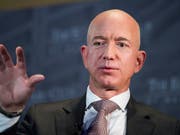 Im Streit mit dem US-Präsident Donald Trump nahestehenden Boulevardblatt «National Enquirer»: Amazon-Chef Jeff Bezos. (Bild: KEYSTONE/FR170079 AP/CLIFF OWEN)