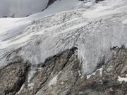 Die Gletscher weltweit besitzen wahrscheinlich deutlich weniger Eis als bisher angenommen. (Bild: KEYSTONE/GAETAN BALLY)