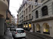 Die Parkplätze in der Engelgasse sollen aufgehoben werden, wenn die Gasse in diesem Jahr neu gestaltet wird. (Bild: Reto Voneschen - 9. Januar 2019)