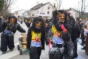 Unheimliche Gestalten suchen nach Gegnern für ihre Konfettischlachten. (Bilder: Maya Heizmann)