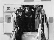 Die islamische Revolution vor 40 Jahren: Der religiöse Führer Ayatollah Ruhollah Chomeini bei seiner Rückkehr aus dem Exil am 1. Februar 1979. (Bild: KEYSTONE/AP/FY)