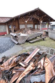 Beim Schulhaus Gadretsch muss zuerst der alte Kindergarten abgebrochen werden.