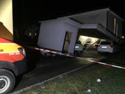In Montlingen hat der Sturm an mehreren Häusern Schäden angerichtet. (Bild: Kantonspolizei)