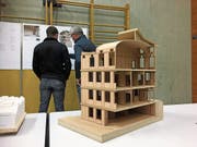 Die neue Urnäscher Kanzlei soll, wie es das Modell zeigt, als traditioneller Holzständerbau realisiert werden. (Bild: APZ)