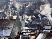 Die Schweiz soll ihren CO2-Aussstoss senken. Anders als der Nationalrat befürwortet die Umweltkommission des Ständerates Massnahmen im Inland. (Bild: KEYSTONE/ALESSANDRO DELLA BELLA)