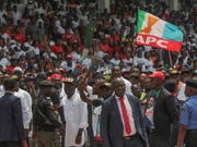 Zum Zwischenfall kam es bei einem Wahlkampfauftritt des nigerianischen Präsidenten Muhammadu Buhari. (Bild: KEYSTONE/EPA/TIFE OWOLABI)