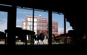 Die Kantonsschule in Zug könnte nach dem Vorstoss der Alternative-die Grünen ein Standort für das Langzeitgymnasium sein. (Bild: Stefan Kaiser (28. Februar 2018))