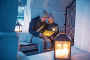 Erwin Gut und Tochter Melya begaben sich in Büren auf den Versöhnungsweg. (Bild: Dominik Wunderli (7. Februar 2019))