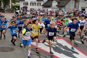Die Kategorien der jüngeren Läuferinnen und Läufer erfreuen sich Jahr für Jahr einer grossen Beteiligung. (Bild: Werner Lenzin, 29. April 2018)