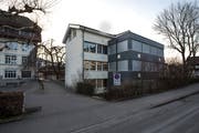 Im Erweiterungstrakt des Schulhaus Hofmatt hat die Gemeinde in zwei Räumen erhöhten Naphthalinwert festgestellt. (Bild: Dominik Wunderli, Horw, 12. Februar 2019)