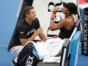 Naomi Osaka (rechts) trennt sich von Trainer Sascha Bajin (links) (Bild: KEYSTONE/AP/TERTIUS PICKARD)