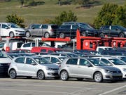 Autos kaufen auf Pump: Laut einer Umfrage verwendeten 44 Prozent der Kreditnehmer ihre Finanzierung für ein Auto. (Bild: KEYSTONE/WALTER BIERI)