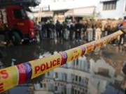35 Personen wurden aus dem brennenden Hotel in der indischen Hauptstadt Neu-Dehli gerettet. (Bild: KEYSTONE/AP/MANISH SWARUP)