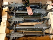 Schweizer Waffen sind Exportschlager. Die Diskussion um schärfere Regel für den Export ist in vollem Gang. (Bild: KEYSTONE/GAETAN BALLY)