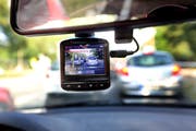 Die St.Galler Kantonspolizei sucht erstmals aktiv und per Zeugenaufruf Autofahrer, die mit eingeschalteter Dashcam den Unfallhergang auf der A1 filmten. (Bild: KEYSTONE/DPA/Wolfgang Kumm)