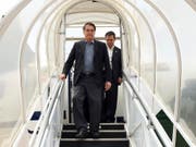 Brasiliens Präsident Jair Bolsonaro bei seiner Rückkehr nach Brasilia nach einem 17-tägigen Spitalaufenthalt. (Bild: KEYSTONE/AP Brazil's Presidential Press Office/MARCOS CORREA)
