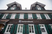 Der Sitz der Urner Kantonalbank in Bürglen. Die Filiale ist ab 1. Dezember 2019 mit einem Videoservice, der Kunden direkt mit Mitarbeiter in Altdorf verbindet, ausgestattet. (Bild: Urs Flüeler/Keystone, 1. Februar 2019)