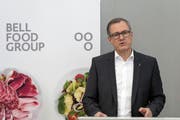 Lorenz Wyss, Vorsitzender der Gruppenleitung, informiert in Basel über die Bilanz der Bell-Gruppe. Bild: (KEYSTONE/ Georgios Kefalas)