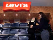 Die Jeans-Ikone Levi's will zurück an die US-Börse. Zuletzt konnten bis Mitte der 80er Jahre Aktien des Konzerns an der Wall Street gehandelt werden, ehe Levi's privatisiert wurde. (Bild: KEYSTONE/AP CP/Kevin Frayer)