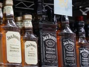 Der Zollstreit lässt die US-Whiskey-Exporte in die EU einbrechen. (Bild: KEYSTONE/AP/JEFF CHIU)
