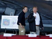 Der abtretende Chef der US-Katastrophenschutzbehörde, Brock Long, mit Präsident Donald Trump. (Bild: KEYSTONE/AP/EVAN VUCCI)