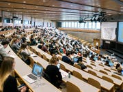 Der Bunderat will den Schüler- und Studentenaustausch in der Schweiz auf neue gesetzliche Grundlagen stellen. (Bild: KEYSTONE/CHRISTIAN BEUTLER)