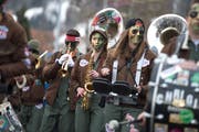 Auch am Umzug der Hauptseer Fasnacht sind sie dabei: die Guggenmusiken. (Bild: Maria Schmid (Morgarten, 9. Februar 2019)
