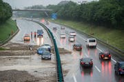 Wasser, Schutt und Schlamm auf der A1 – ein Szenario, welches das Hochwasserschutz-Projekt Region Wil künftig verhindern soll. (Bild: ky/Ennio Leanza)