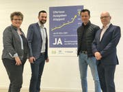 Von links: SVP-Parteipräsidentin Ursula Egli, FDP-Parteipräsident Claudio Altwegg, Markus Fust, Präsident Arbeitgebervereinigung, so- wie Rolf Baumgartner, Vizepräsident Gewerbeverein. (Bild: PD)