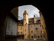 Die Neuenburger Justiz hat einen 40-jährigen Mann wegen der Vergewaltigung seiner Tochter zu einer Gefängnisstrafe von dreieinhalb Jahren verurteilt. (Archivbild). (Bild: KEYSTONE/JEAN-CHRISTOPHE BOTT)