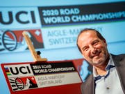 Richard Chassot, der Sportdirektor des Organisationskomitees, spricht in Martigny über den Stand der Dinge (Bild: KEYSTONE/VALENTIN FLAURAUD)