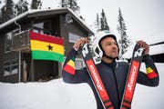Carlos Mäder vor dem «House of Ghana» in Åre. (Bild: Jean-Christophe Bott/Keystone, Åre, 12. Februar 2019)