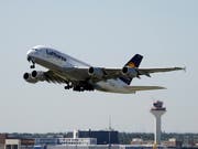 Das grösste Passagierflugzeug der Welt: der A380 des europäischen Herstellers Airbus. (Bild: KEYSTONE/EPA/MAURITZ ANTIN)