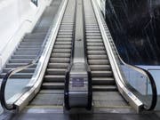 Der Umsatz und Gewinn des Lift- und Rolltreppenherstellers Schindler ist im vergangenen Jahr deutlich nach oben gegangen. (Bild: KEYSTONE/GAETAN BALLY)