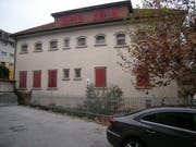 Die Südseite des ehemaligen Bezirksgefängnisses an der Gerenstrasse. (Bild: Otmar Elsener)