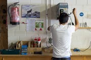 Kanton und Gemeinden fördern die Integration in den ersten Arbeitsmarkt. (Bild: KEY)