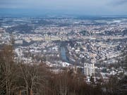 Die Stadt Bern - hier vom Berner Hausberg Gurten aus - wird Firmensitz des Nutzfahrzeug-Zulieferers Wabco Automotive. (Bild: KEYSTONE/ANTHONY ANEX)
