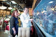 Thi Loan Hoang und Thanh Dong Nguyen sind die neuen Gastgeber im Chamer Restaurant. (Bild: Maria Schmid (Cham, 15. Februar 2019))