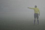 Es sind aktuell düstere Zeiten für Schiedsrichter im Regionalfussball. Bild: (Steffen Schmidt)