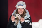 Die Schwyzerin Corinne Suter präsentiert Silber und Bronze an der WM. (Bild: Jean-Christophe Bott/Keystone, Åre, 10. Februar 2019)