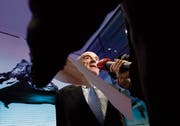 19. Februar 2009: Bundespräsident Hans-Rudolf Merz gibt in Bern die den Deal zwischen UBS und US-Justiz bekannt. (Bild: Pascal Lauener/Reuters)