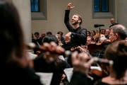 Dirigent Benjamin Rapp leitet den Kammerchor Luzern in der Matthäuskirche. (Bild: Philip Schmidli, 16. Februar 2019)
