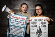 Die Klima-Aktivistinnen Jorina Rast (links) aus Rain und Lena Merz aus Hildisrieden. (Bild: Philipp Schmidli, Rain, 17. Februar 2019)