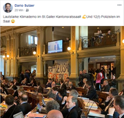 Der Wiler SP-Kantonsrat Dario Sulzer postete auf Facebook ein Foto aus dem Saal. (Bild: Dario Sulzer/Facebook)