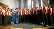 Der Jodlerklub Herisau-Säge, das Saumchörli und der Jodlerklub Alpeblueme präsentierten sich am Ende als Gesamtchor mit einem Zäuerli und einer Zugabe. (Bild: Werner Grüninger)