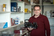 Enrico Huwiler ist Geschäftsführer der Firma Spielwaren Media in Neuwilen. Im Pentorama Amriswil organisiert er nun eine grosse Modelleisenbahn- und Spielwaren-Ausstellung. (Bild: Reto Martin)