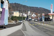 Fahrgäste können an der Haltestelle Bad bald überdacht auf die Ankunft der Busse warten. (Bild: hb)