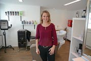 Daniela Reifler in ihrem Coiffeursalon. Bild: Karin Erni