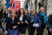 Sarah Wollaston, Anna Soubry und Heidi Allen an der Seite der Ex-Labour-Abgeordneten Joan Ryan (von rechts) heute in London. (Bild: Chris J. Ratcliffe/Getty)
